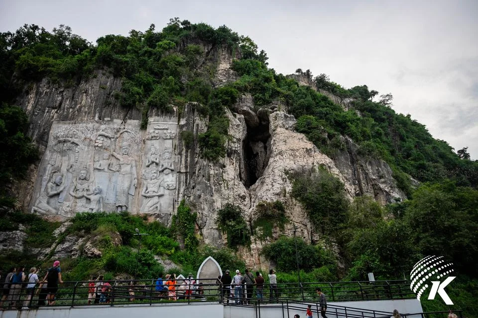 邦邦山（Phnom Sampov）